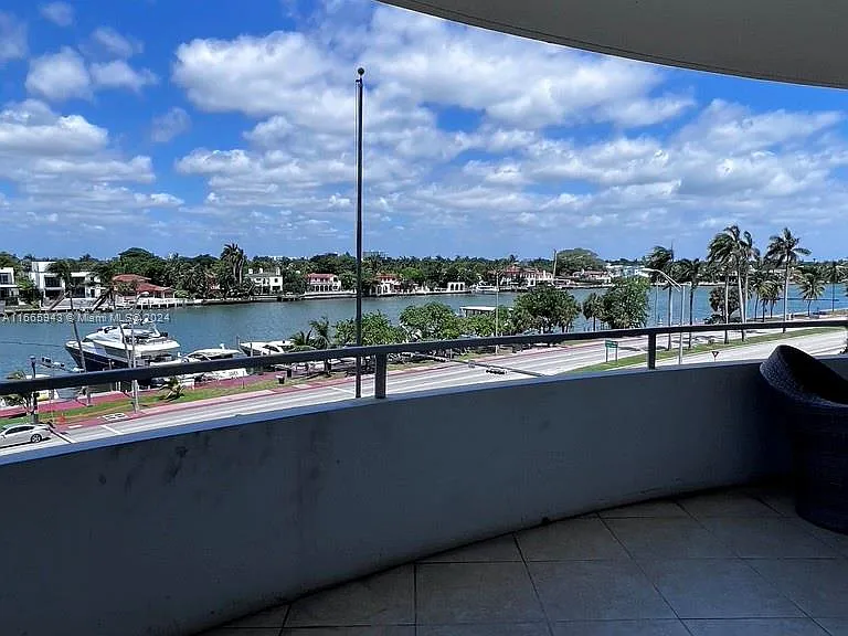 5161 Collins Ave #505 — Photo 10