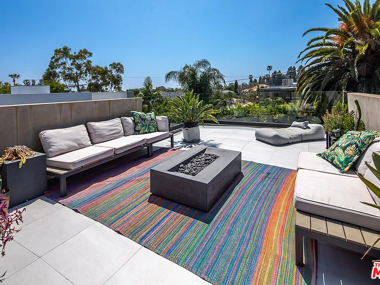 631 N Curson Ave — Photo 25