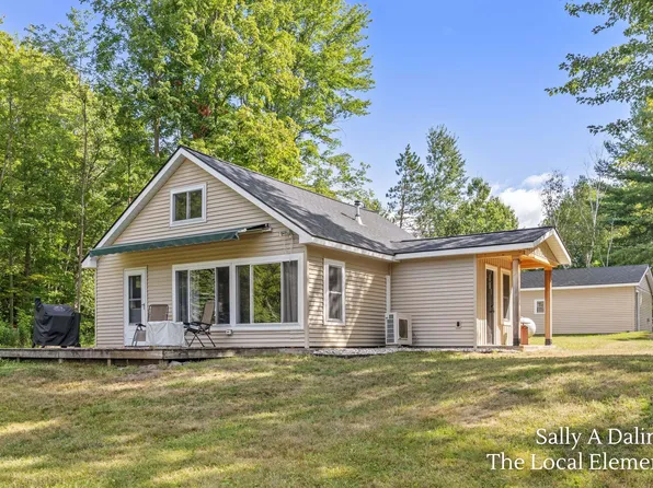 3365 Riverview Dr, Hersey, MI 49639