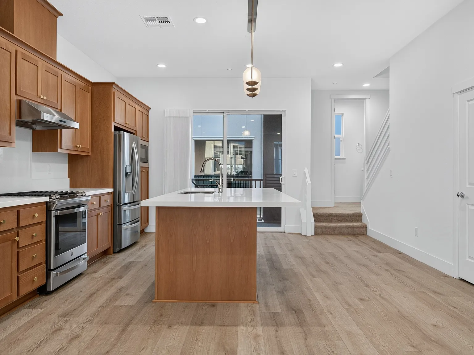3 bed, 3.5 bath, 1871 sqft, $4,800 — Photo 4