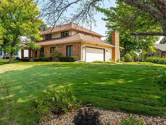 3rd image of 3925 Wakonda Dr