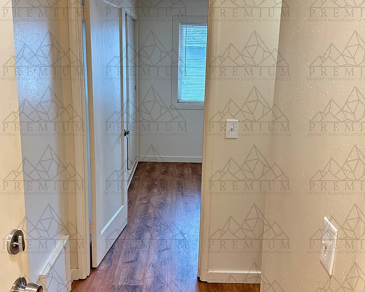 315 W 6th St — Photo 4