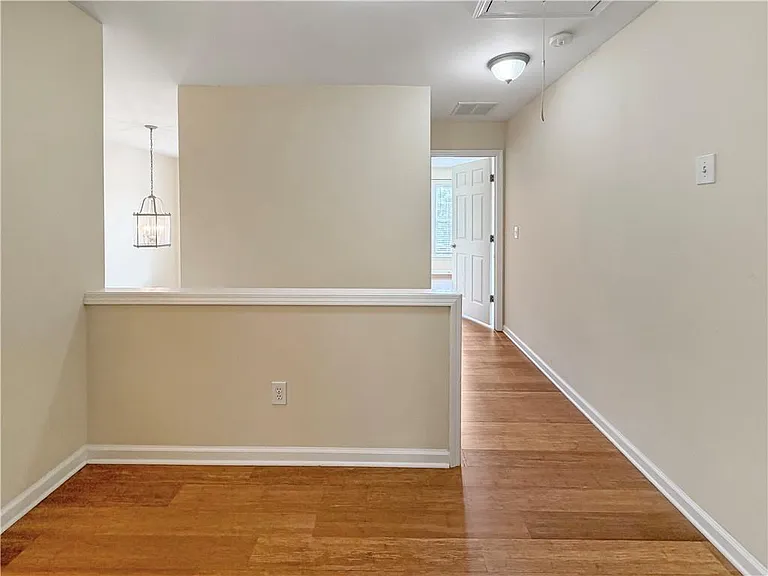 2380 Fairlie Dr — Photo 13