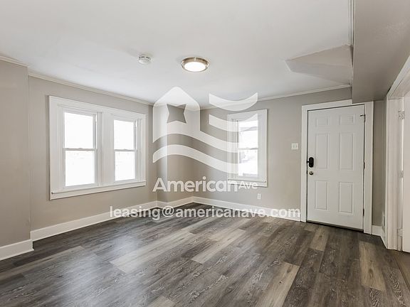 1385425_003_wm_-_living_room_13501032.jpg