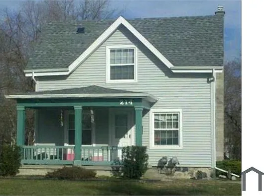214 N Summit St — Photo 1