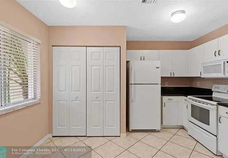 1186 SW 44th Ave — Photo 44