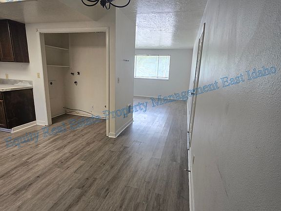 4th image of 854 W Bryan Rd