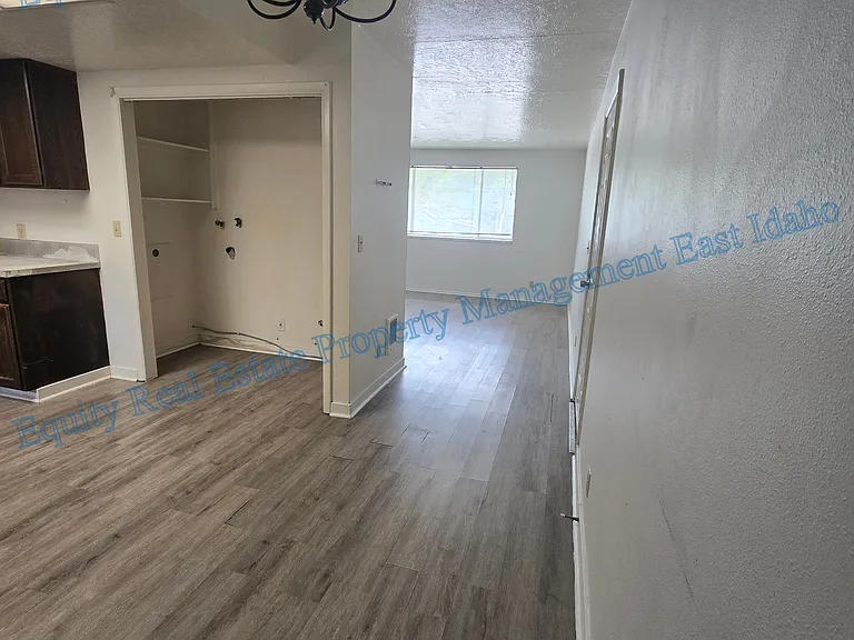ID - 848, 852, 854, 856 Bryan Rd - LB - 854 — Photo 4