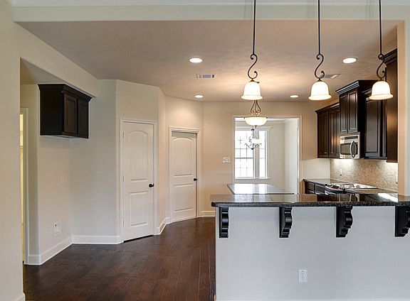 4th image of 3701 Park Oak Dr