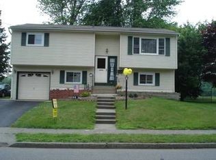 11 Lawrence Dr, Hackettstown, NJ 07840
