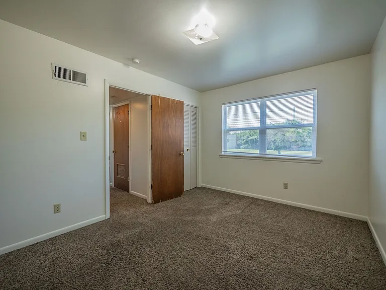 Campus View Apartments — Photo 26