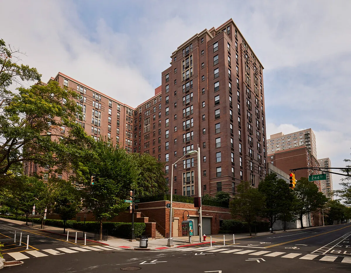 Building Photo - Hudson Square South
