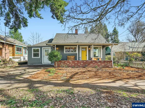 812 20th St NE, Salem, OR 97301