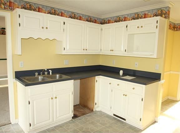 3rd image of 100 Ledgeview Dr