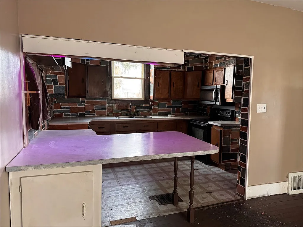 3 bed, 1100 sqft, $1,099 — Photo 2