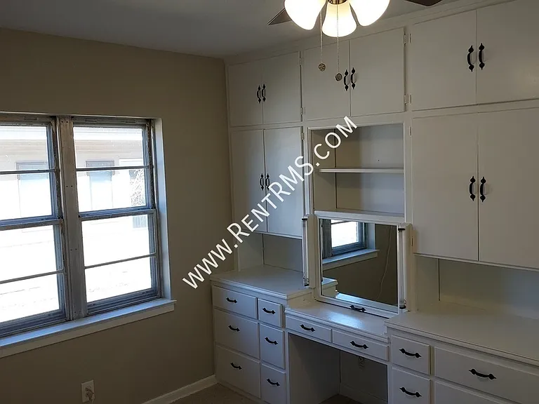 1251 SW Topeka Blvd #15 — Photo 11