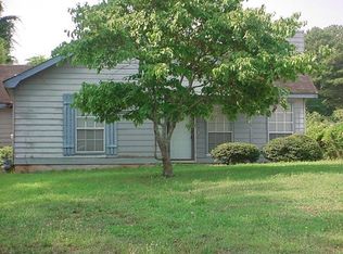 963 Pinecrest Dr, Forest Park, GA 30297