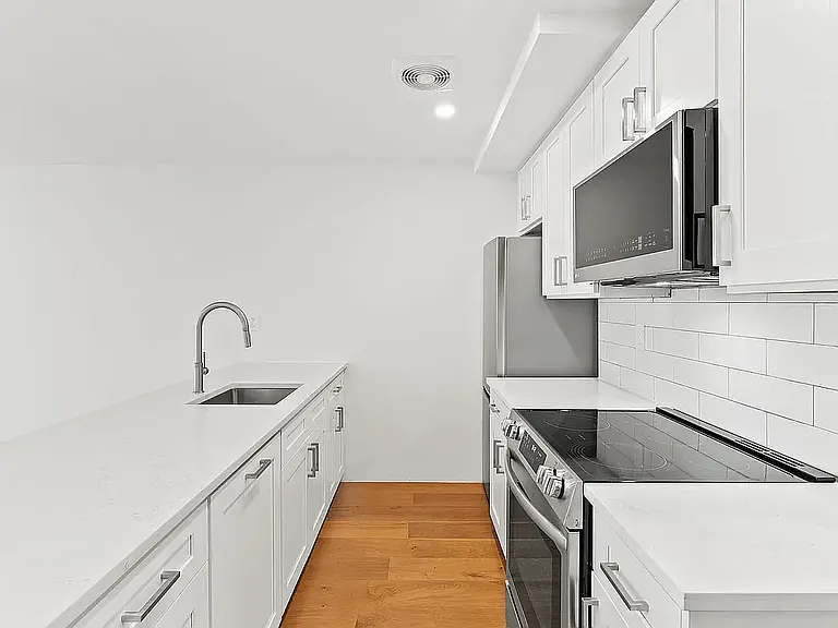 105 Carroll St #2 — Photo 3