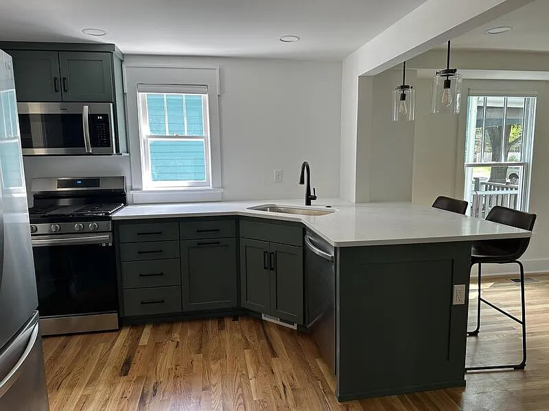 6 bed, 5.0 bath, 2750 sqft, $5,500 — Photo 4
