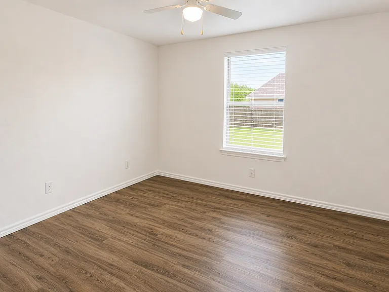 203 W Willow St — Photo 11