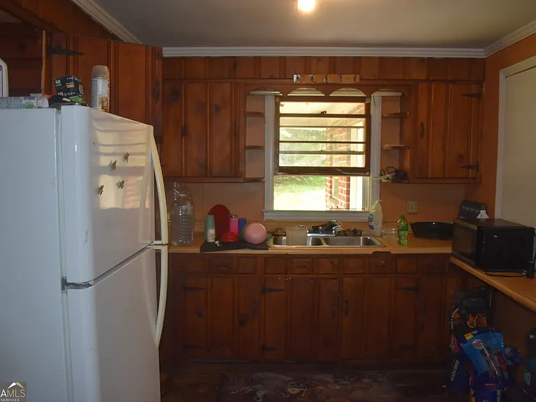 1387 Dewey St — Photo 16