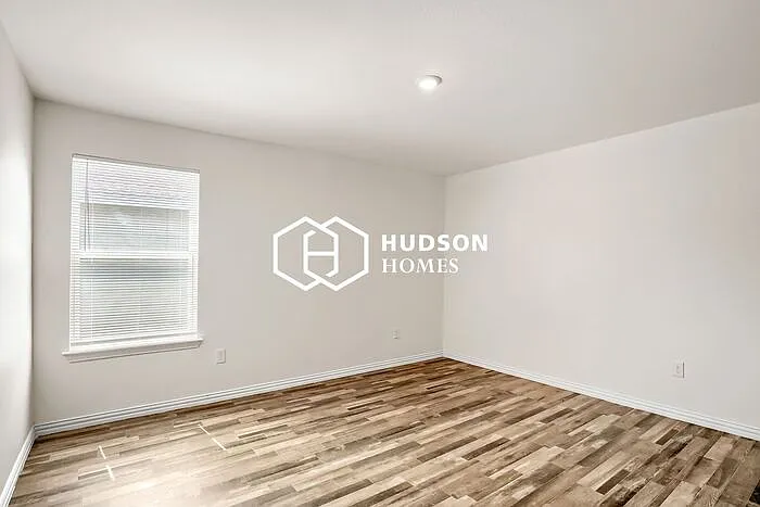 714 W Avenue Z — Photo 7