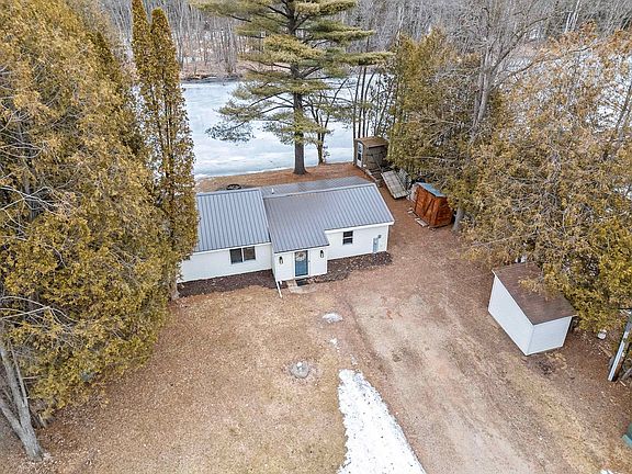 4th image of 9762 Gray Lake Rd