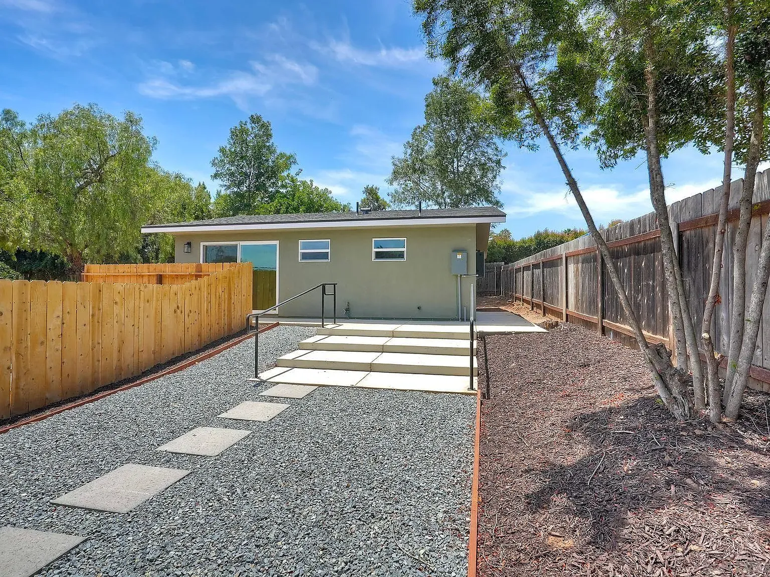 2 bed, 2.0 bath, 800 sqft, $2,600 — Photo 2