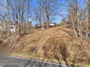 516 Edgemont Rd, Stroudsburg, PA 18360