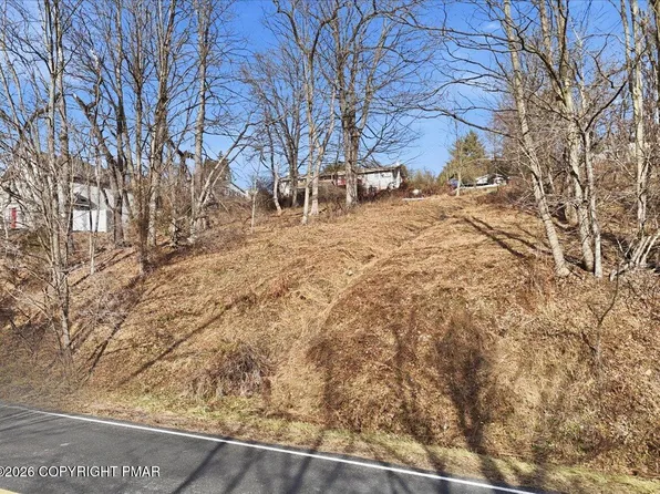 516 Edgemont Rd, Stroudsburg, PA 18360