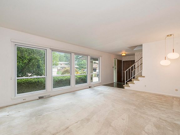 5th image of 1745 Vesta Ln SE