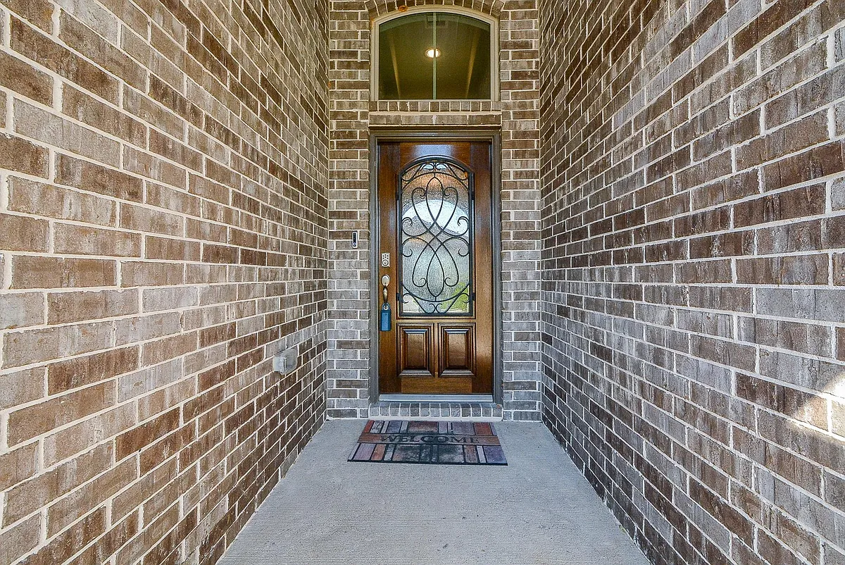 Building Photo - 14615 Sycamore Side Way