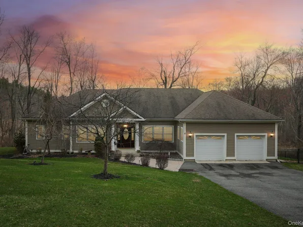 21 Old Quaker Hill Road, Monroe, NY 10950