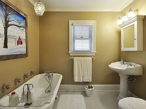 Traditional Bathroom