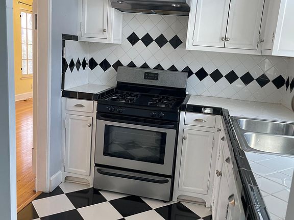 4th image of 5709 Huntington Dr N #1