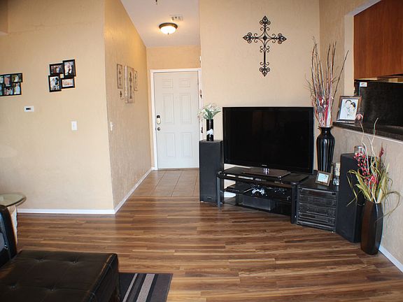 3rd image of 406 N Wolfley St