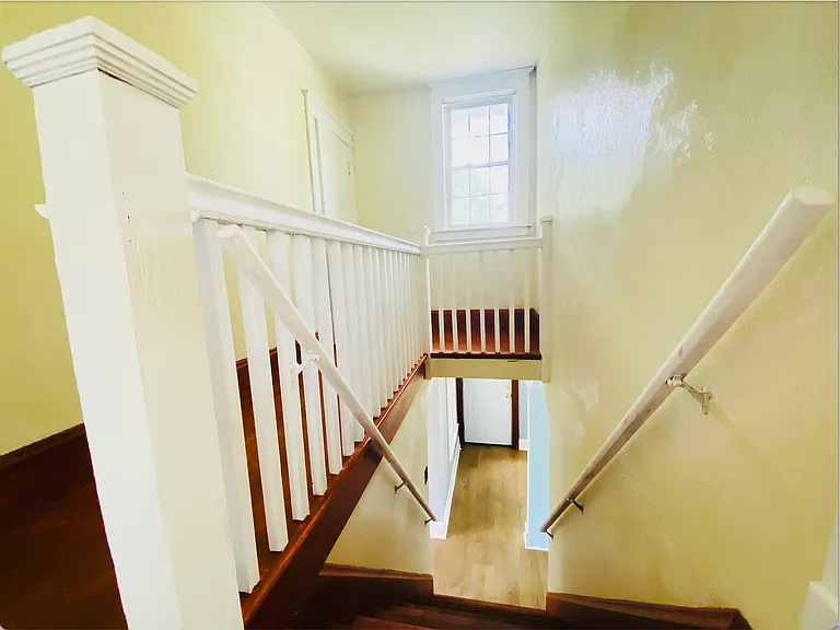 328 Newton St — Photo 16
