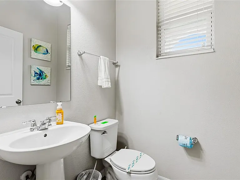 5152 Adelaide Dr — Photo 2