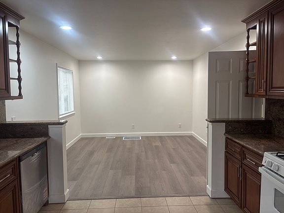 3rd image of 209 Rossi Ave