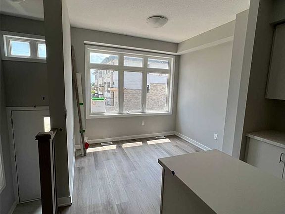 5th image of 527 Shaver Rd #6