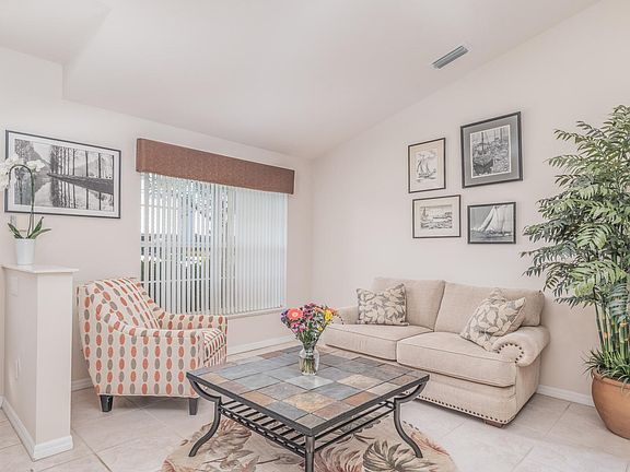 4th image of 785 SE Portage Ave