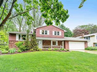 2435 Crest Ln, Green Bay, WI 54302