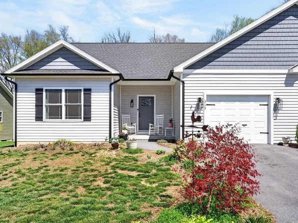 313 Willow Oak Dr, Elkton, VA 22827