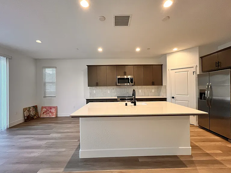 2827 E Colina Dr — Photo 5