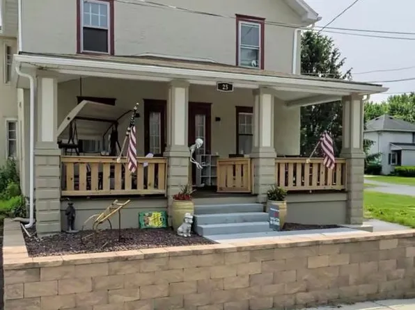 25 W Main St, Elverson, PA 19520
