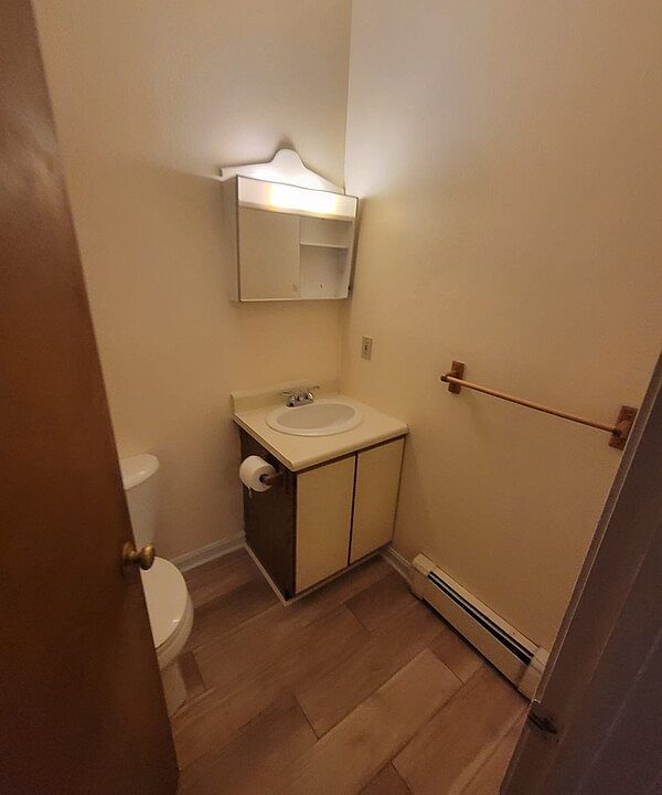 10 Green St Somersworth, NH Zillow Apartments for Rent in Somersworth