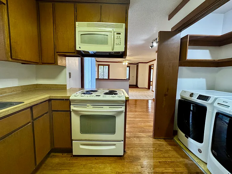 1441 Brookmeade Ct — Photo 15