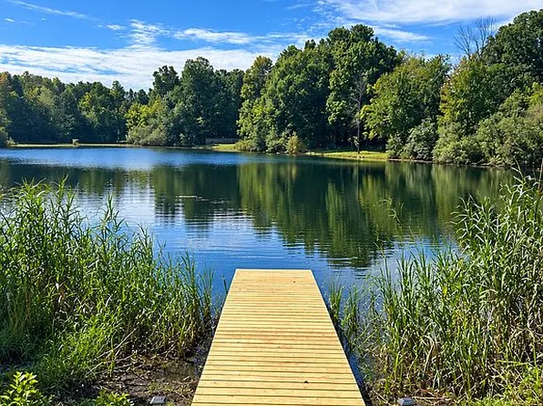 16 Wagon Wheel Rd, Highland Lakes, NJ 07422