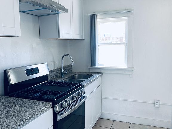 3rd image of 2632 N Stone Ave APT 3