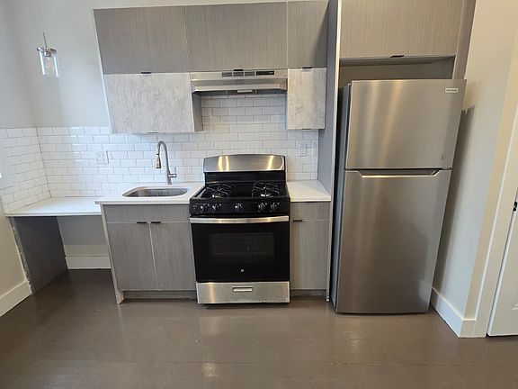 2nd image of 535 Hawthorne Ave APT 207